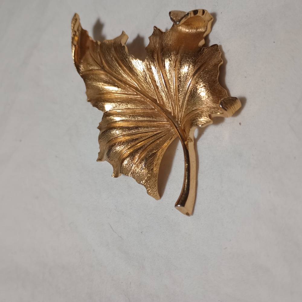 Trifari Gold Leaf Brooch Festival Fit Birthday Old Money Fauna Fall Gold Brushed - Picture 6 of 11